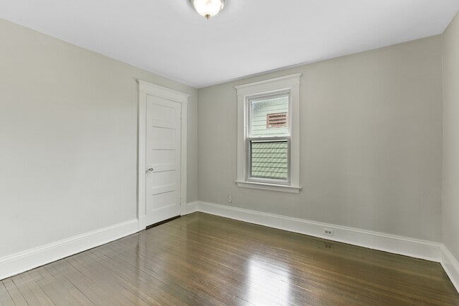 Building Photo - 174 White St