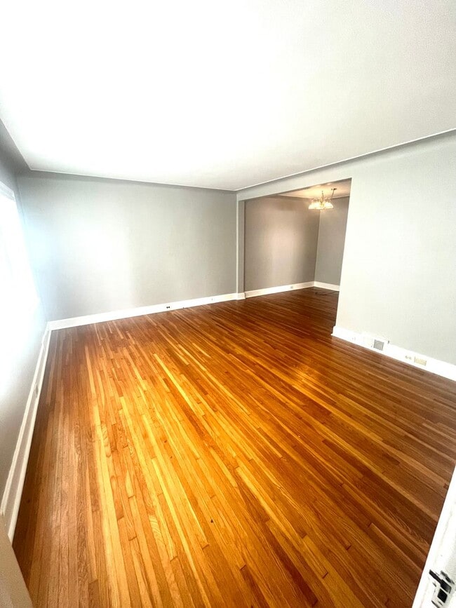 Building Photo - 1913-1915 Woodland Ave