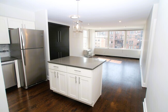 Building Photo - 30 E Elm St