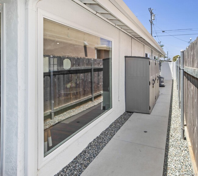Building Photo - 765 3rd St