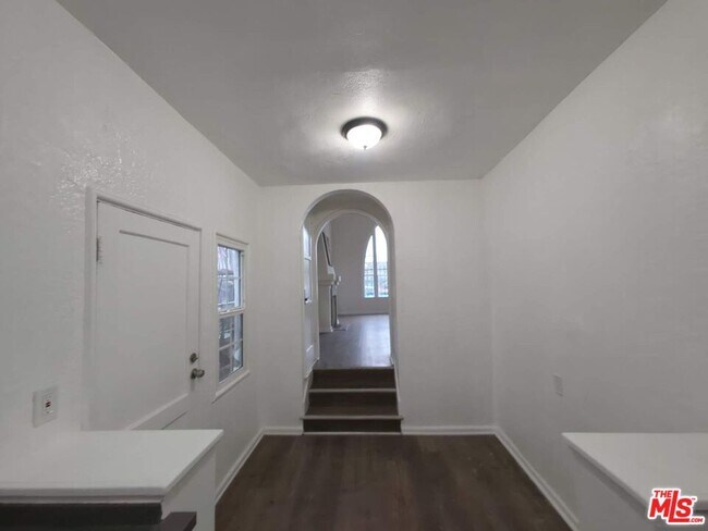Building Photo - 1203 E 15th St