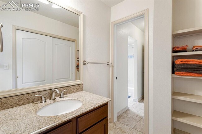 Building Photo - 4240 Cedar Heights Dr