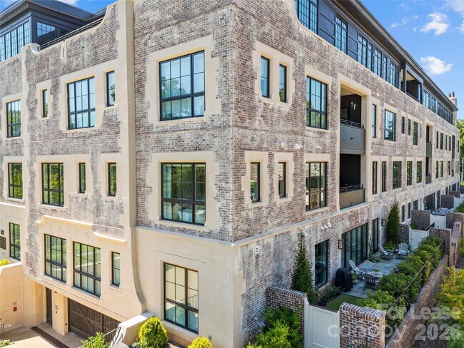 Building Photo - 1172 Queens Rd