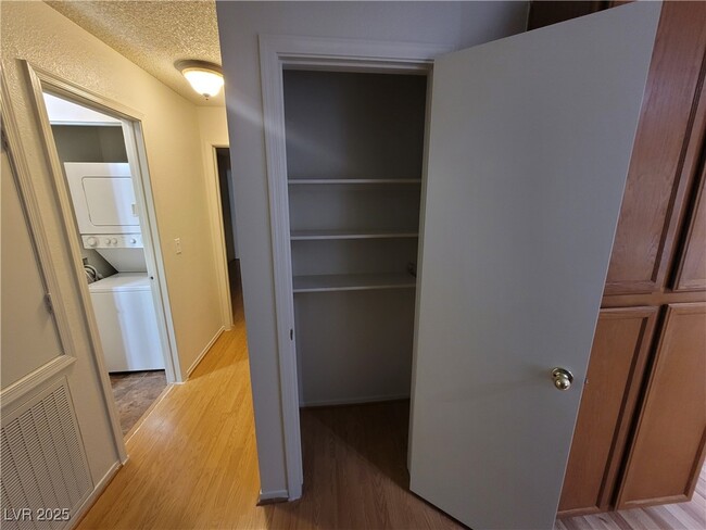 Building Photo - 2200 Highpointe Dr
