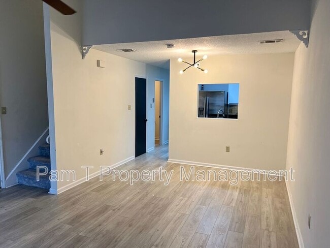 Building Photo - 128 Fox Chase Rd