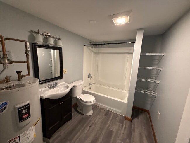 Building Photo - Updated 2BR Apartment | Electric Included | Easy Route 16 Commute