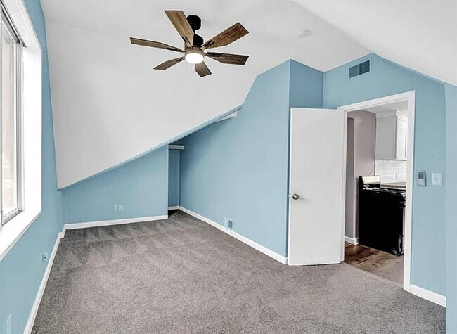 Building Photo - ELEGANT MARTIN HOME