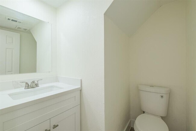 Building Photo - 1311 Sand Stone Dr