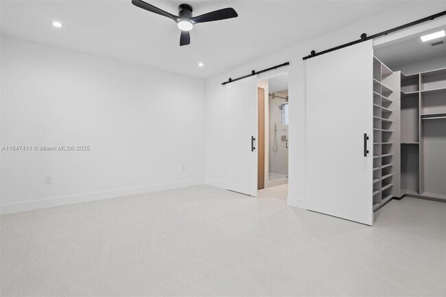 Building Photo - 917 SW 78th Pl