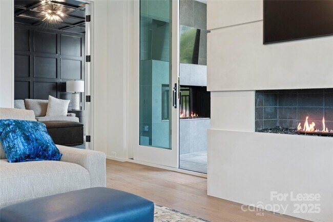 Building Photo - 1500 Queens Rd