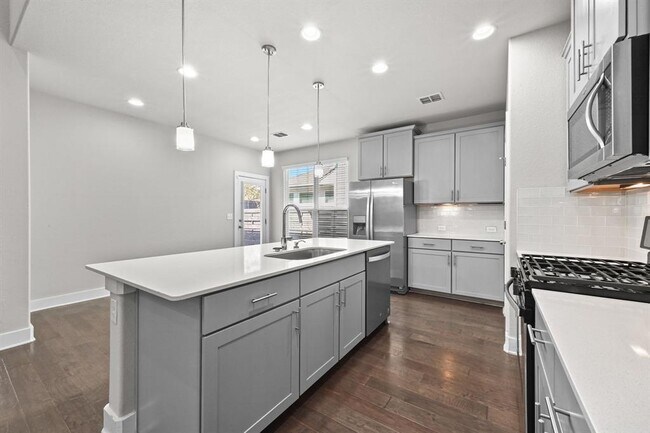 Building Photo - 2108 Hermia St