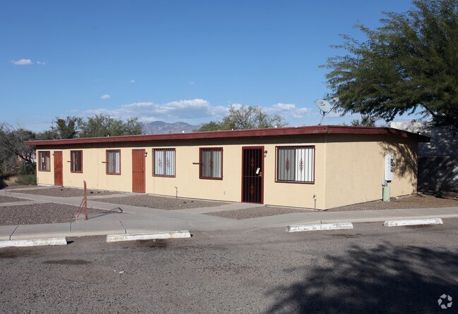 Primary Photo - Triplex