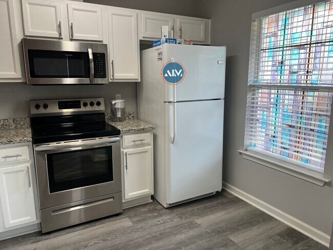 Building Photo - Modern 2-Bed Townhouse in Bluffton!