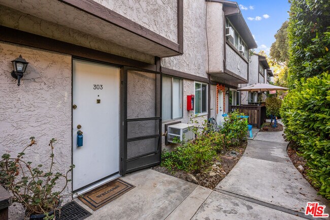 Building Photo - 348 Miraleste Dr