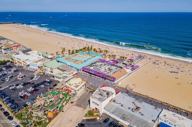 Building Photo - 606 Bay Ave