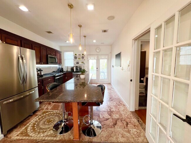 Building Photo - 42 Union St