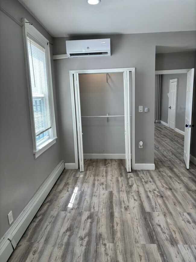 Building Photo - 131 Alexander Ave