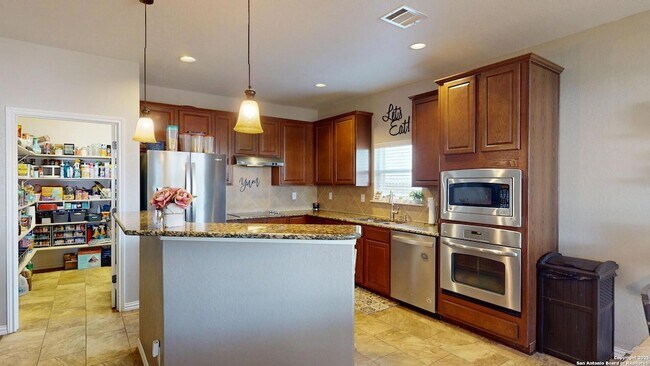 Building Photo - 522 Baltustrol Dr