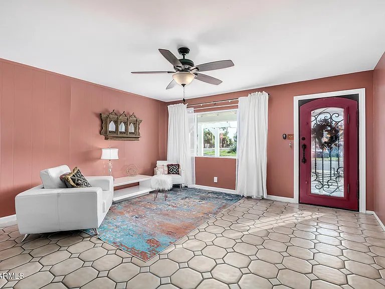 Building Photo - 2302 W Berridge Ln