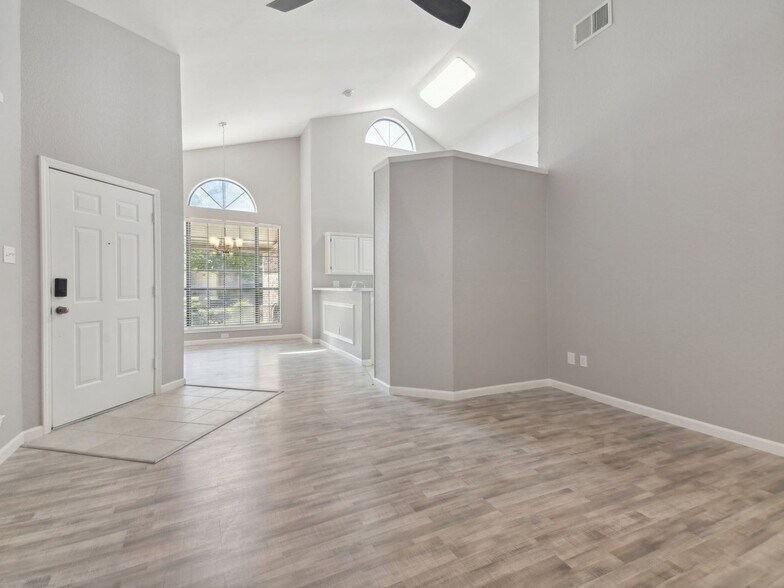 Building Photo - 2913 Eagles Nest Dr