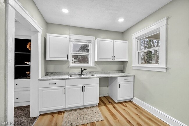 Building Photo - 3303 E 123rd St
