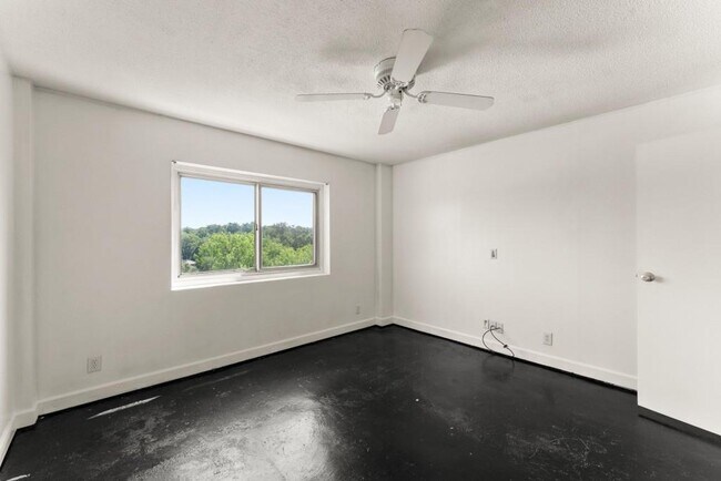 Building Photo - 2285 Peachtree Rd NE