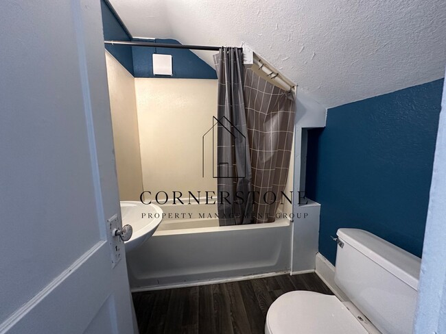 Building Photo - Cute 2 bedroom $750 per month