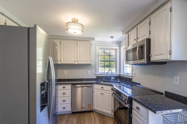 Building Photo - 613 MA-6A