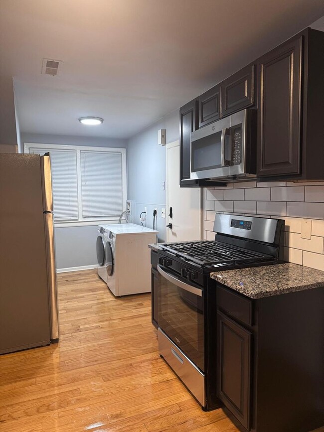 Building Photo - 174 Portsea St