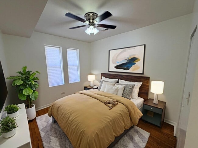 Building Photo - 1322 W 57th St