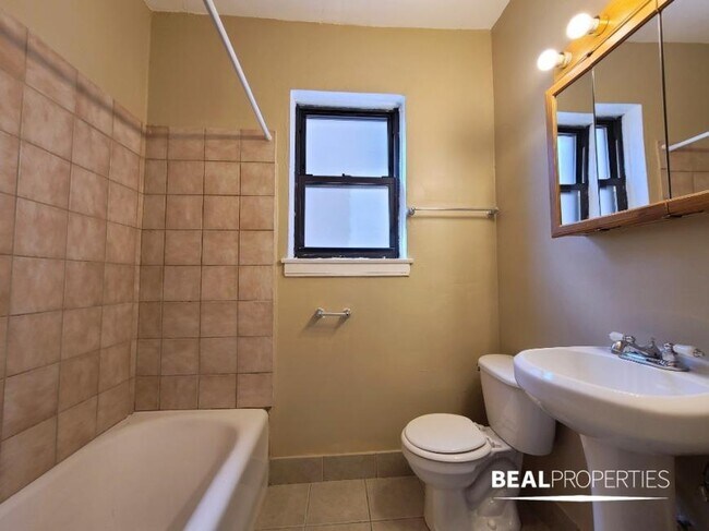 Building Photo - 0 bedroom in CHICAGO IL 60625