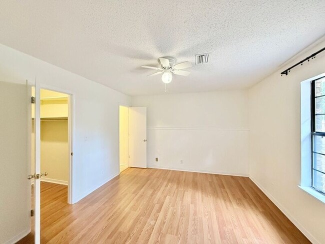 Building Photo - 5949 Rolling Greens Dr