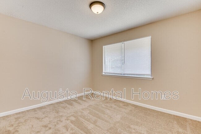 Building Photo - 3510 Woodlake Rd