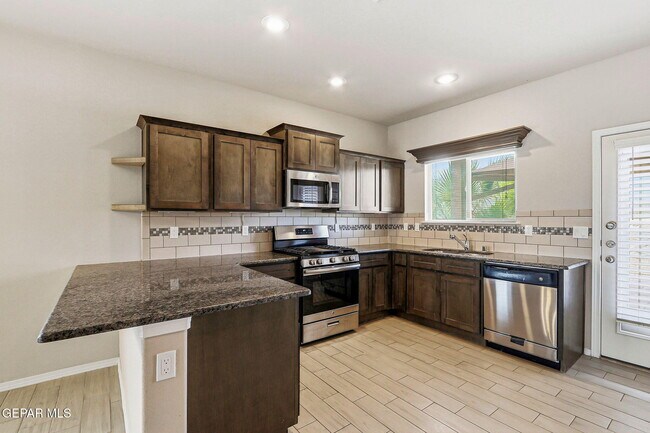 Building Photo - 7533 Red Cedar Dr