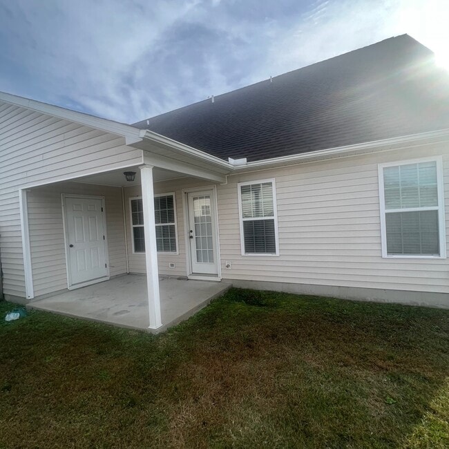 Building Photo - 2609 Sawgrass Dr