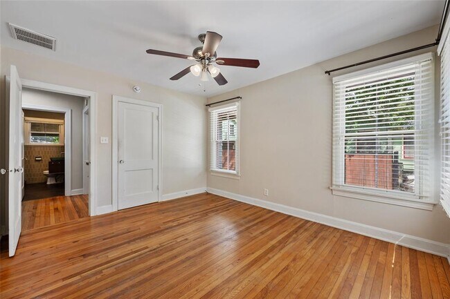 Building Photo - 1008 E 38th 1/2 St