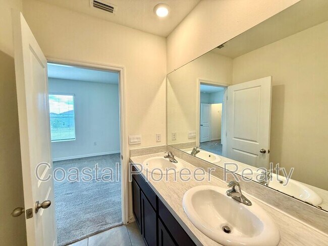 Building Photo - 32794 Pez Landing Ln