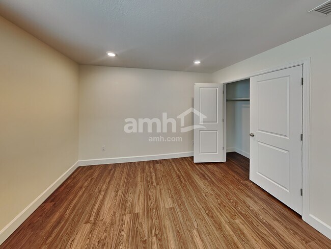 Building Photo - 2367 E Wild Horse Way