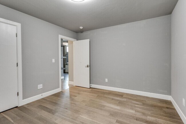 Building Photo - 649 NE 105th St