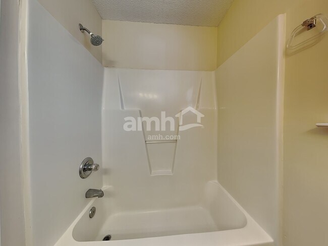 Building Photo - 2911 Firethorn Dr