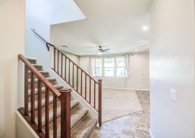 Building Photo - Stunning 3 bed plus Loft in Copper Ranch!