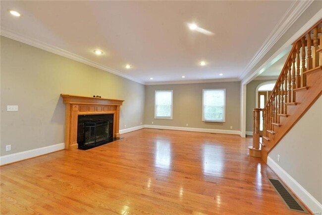 Building Photo - 8940 Ladue Rd