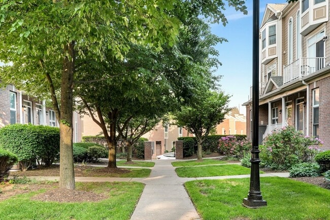 Building Photo - 375 Kingston Ct