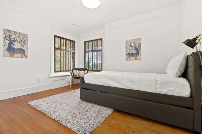 Building Photo - 6bd/3.25ba Seattle House
