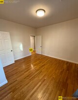 Building Photo - 271 Ferry St