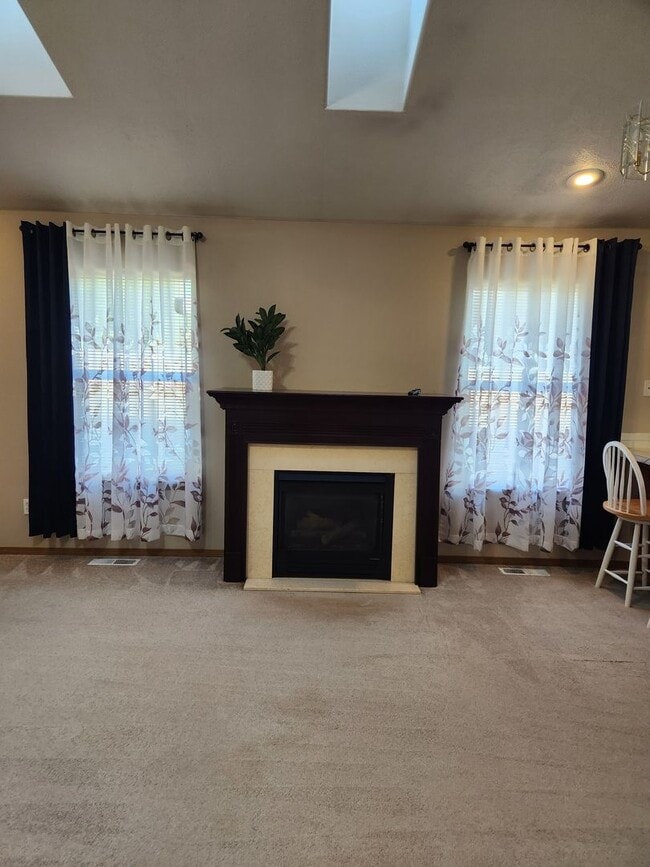 Building Photo - Charming 3 Bedroom 2 Bath House