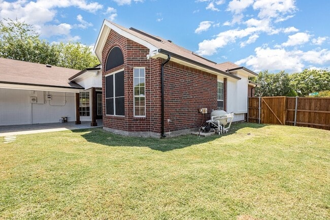 Building Photo - 4610 Clay Dr