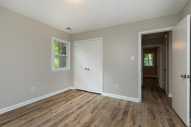 Building Photo - 928 Jason Ct