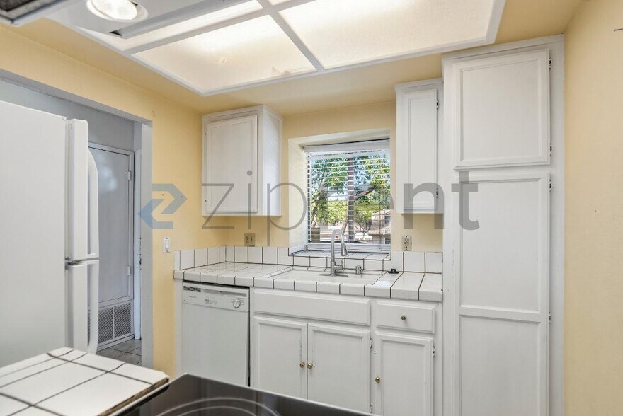 Building Photo - 3272 Shadow Park Pl