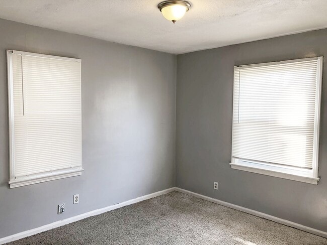 Building Photo - 3 Bed 1 Bath Single Family Home in Maple Heights!